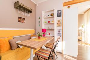 Seaside Apartment with a garden