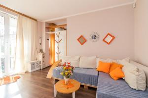 Seaside Apartment with a garden