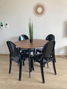 F2 neuf cosy et élégant avec terrasse, parking, WIFI