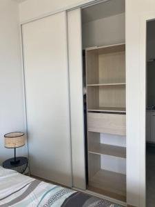 F2 neuf cosy et élégant avec terrasse, parking, WIFI