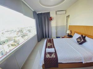 KHÁCH SẠN PHÚ HƯNG