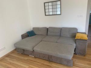 Appartements Perle rare, F4 donnant sur un grand jardin prive amenage, parkings gratuits, clim, calme, ideal famille & pro, 10 min de la mer et du centre-ville, de la gare sncf et routiere : photos des chambres