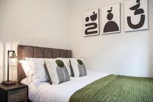 New! Stylish & Modern Home With Free Parking! Book Now!