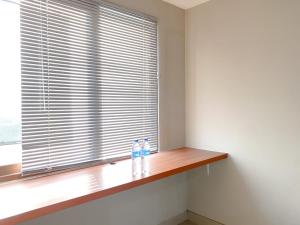 Homey and Minimalist Studio Gateway Park LRT City Jatibening Apartment By Travelio