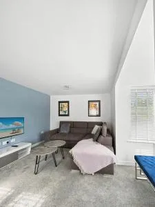 Amaya Seven - Luxury 3 bedroom detached house with garden & driveway - Sleeps 7 - Bottesford, Leicestershire - Staunton in the Vale