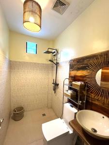 Cozy Bungalow Isa with AC and Generator in General Luna