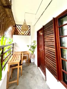 Cozy Bungalow Isa with AC and Generator in General Luna