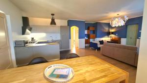 Villetta 56 Blu Yellow and Red Lake view Garden Private Parking by Garda Domus Mea