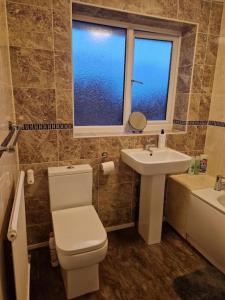 3 bedroom detached house centre of Whitchurch