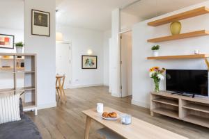 Mayerling Bisbe Urquinaona