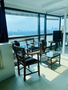 Spacious 1BR steps to Megamall Ortigas City View