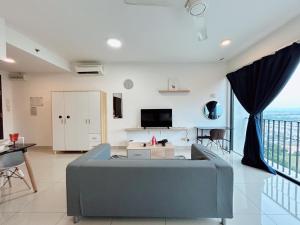 Trefoil by Manhattan Group