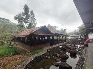 Oemah Tahu Banjarnegara Resto and Resort Mitra RedDoorz