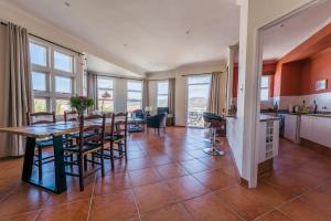 Stunning Cape Town Table Mountain and Harbor View