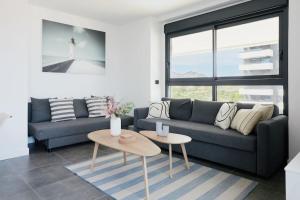 Modern Apartment with a pool - By Welcomely