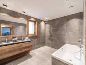 Chalets Chalet familial avec SPA et sauna a Courchevel, proche de la telecabine et des commodites. - FR-1-568-36 : photos des chambres