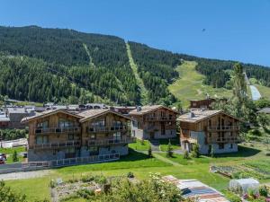Chalets Chalet familial avec SPA et sauna a Courchevel, proche de la telecabine et des commodites. - FR-1-568-36 : Chalet