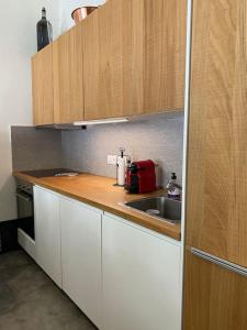 Bright airy family style 7 min walk to beach