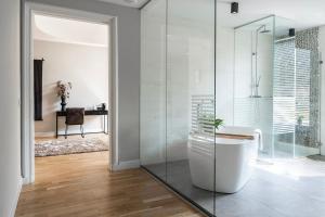 Suite with Bath City Center Villa Tilburg