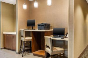 Comfort Inn & Suites At CrossPlex Village