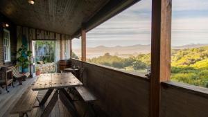 Milkwood Cottage - Seaview Serenity