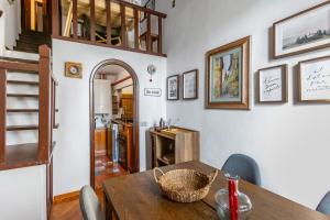 GuestHost - Renaissance Romance - Florence Gem Apartment