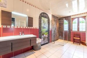 Appartements Piscine interieure, SPA et Jeux open for 15 guests : photos des chambres