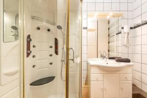 Appartements Piscine interieure, SPA et Jeux open for 15 guests : photos des chambres
