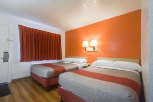 Quadruple Room - Non Smoking room in Motel 6-Lakewood CO - Denver