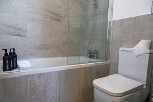 Central Flat, Free Parking, Ideal for Contractors