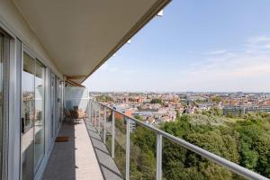 Huswell - Bright apartment with city view and terrace