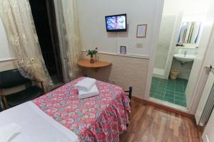 Single Room with Private Bathroom