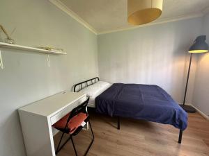 Whitechapel Rooms R2