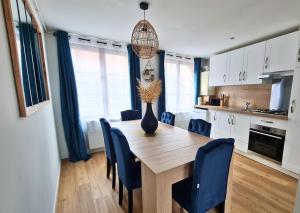 Appartements Le Spacieux a Saint-Omer - 2 chambres, centre et gare a pied, parking gratuit : photos des chambres