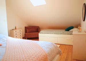 Appartements Le Spacieux a Saint-Omer - 2 chambres, centre et gare a pied, parking gratuit : photos des chambres