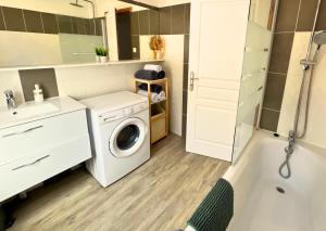 Appartements Le Spacieux a Saint-Omer - 2 chambres, centre et gare a pied, parking gratuit : photos des chambres