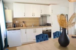 Appartements Le Spacieux a Saint-Omer - 2 chambres, centre et gare a pied, parking gratuit : photos des chambres