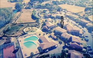 maisonnette de vacance dans résidence avec piscine à 12m des plages