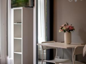 Studio Dream with Loft West End - Pass the Keys