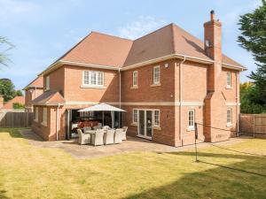 Large Comfortable & Private Home in Fetcham - Pass the Keys