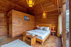 Alaya Stays Cottage with Tree House - Suro Woodbine Chalet