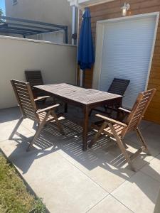 Villas villa bleu marine chic calme et jardin : photos des chambres