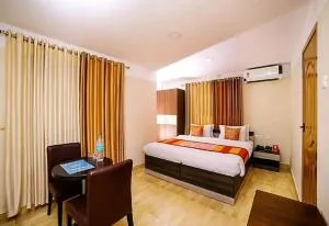 Hotel Tayas - Trippapur