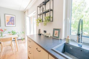 New & cozy apartment by the Park