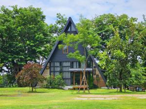 Kaitoons River House