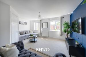 Gorgeous 4-bed Home in Nottingham by Renzo, Free Driveway Parking, Great Location!