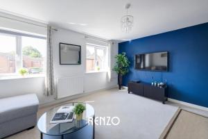 Gorgeous 4-bed Home in Nottingham by Renzo, Free Driveway Parking, Great Location!