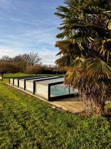 Closerie 3 étoiles La Poire à Loup, Domaine avec Piscine