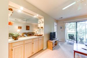Little River Condo with Pool Access 5 Mi to Beach