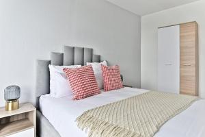 Appartement lumineux en banlieue parisienne - III